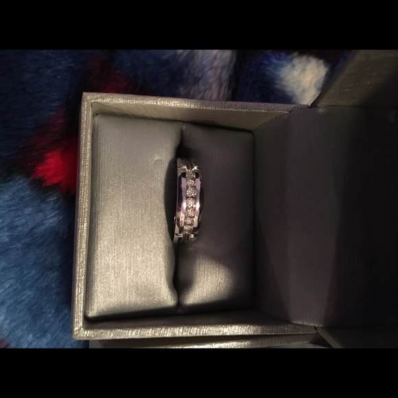 Wedding Rings - Picture 3 of 4