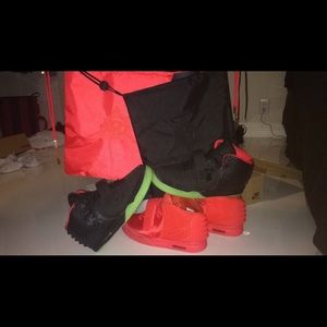 Deadstock Nike Air Yeezy 2 Red Octobers