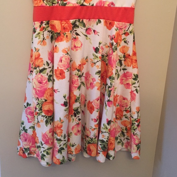 Floral Summer Dress - Picture 3 of 4