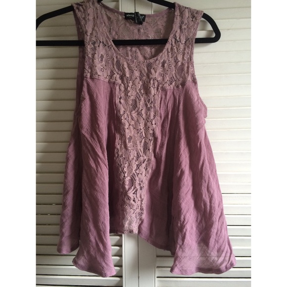 🌟BOGO½ Lavender lace insert flowy top