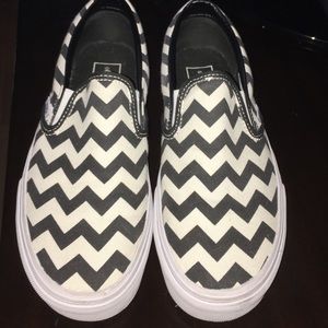 Zig-Zag Black&White vans size 7. Worn once