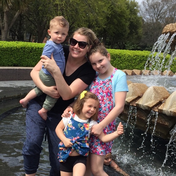 Meet your Posher, Amber - Picture 2 of 2