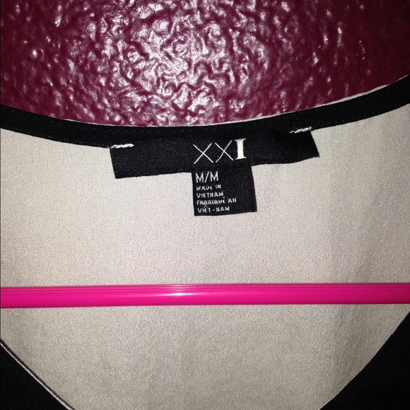 Short Collared Top - Picture 3 of 3