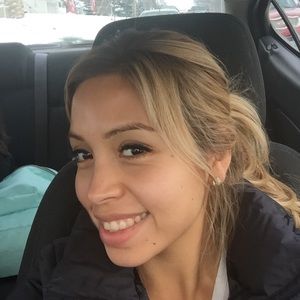 Meet your Posher, Betsabe