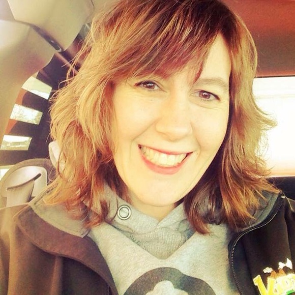 Meet your Posher, Crystal - Picture 2 of 3