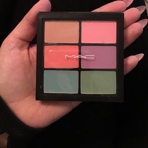 MAC Who's the DJ? Lip palette lipstick