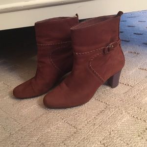 SOLD- Brown suede heeled booties