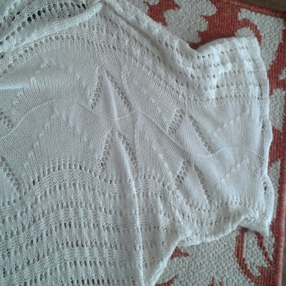 *SOLD on merc* Off white top 2b bebe - Picture 3 of 4