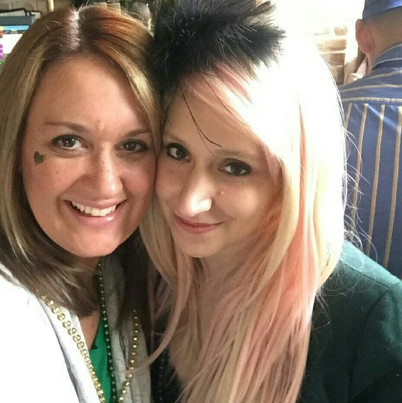 Meet your Posher, Melissa - Picture 2 of 2