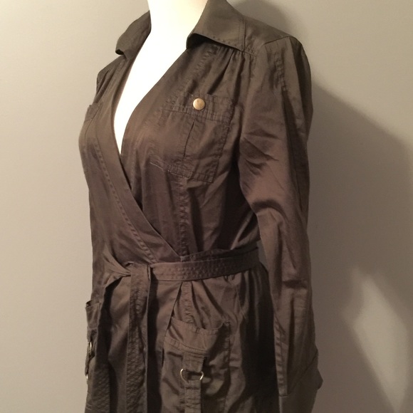 Diane Von Furstenberg olive green wrap top 10 8 - Picture 2 of 4