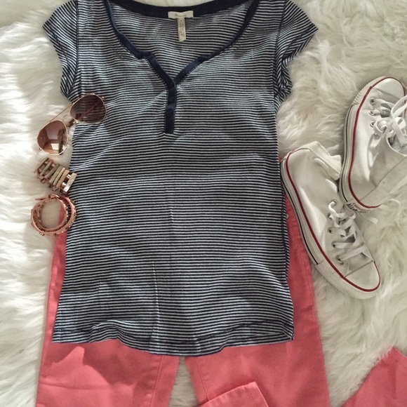 ❌sold❌Maternity 🎀 Henley shirt