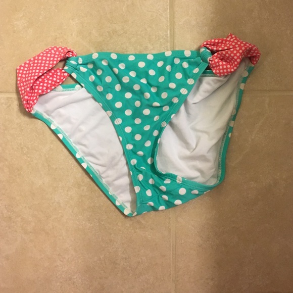 Bathing suit - Picture 3 of 3