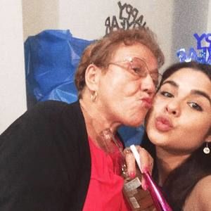 Meet your Posher, Desiree