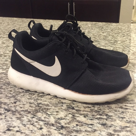 Nike Roshe Black and White size 8 can also fit 8.5