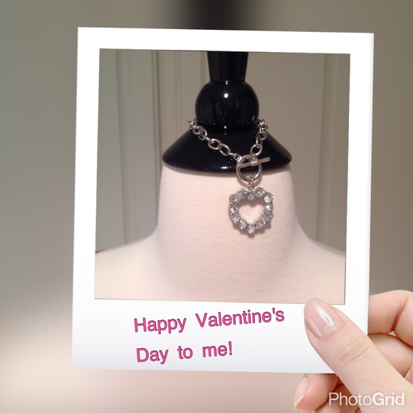 🌞🌞 Heart shaped rhinestone bracelet . Sparkle it up!