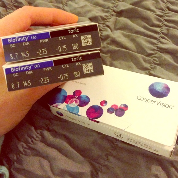 Biofinity Toric contact lenses -2.25 -.75 180