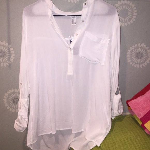 ✨Sold✨White button down