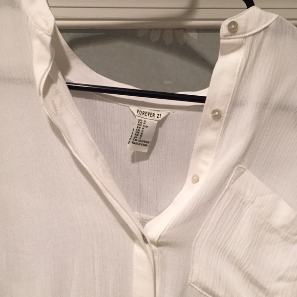 ✨Sold✨White button down - Picture 4 of 4