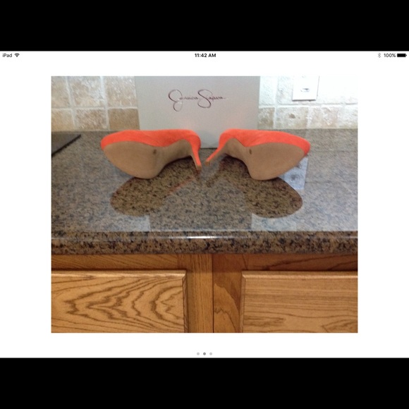 Coral suede shoes - Picture 2 of 3