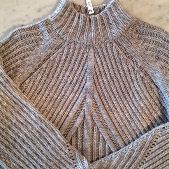 SOLD. ASOS Sweater - Picture 3 of 4