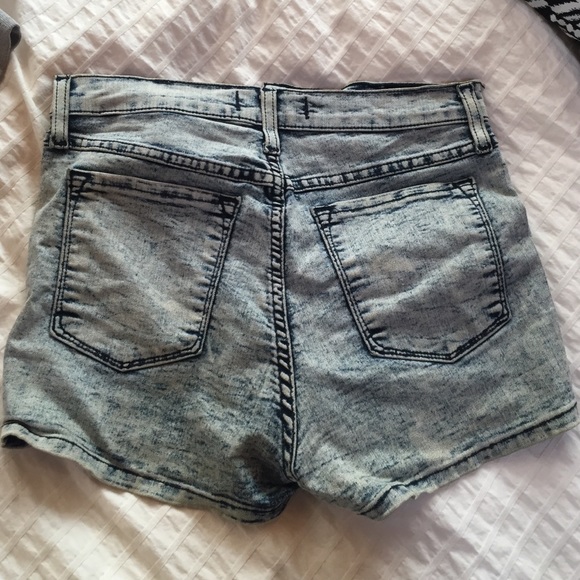 High Waisted Stretchy Shorts - Picture 2 of 2