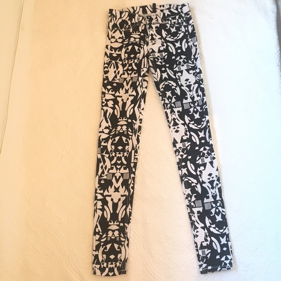 H&M black and white tribal skinny slacks