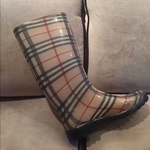 Burberry rain boots size 39