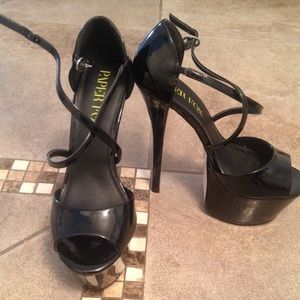 New Paper fox black heels size 7