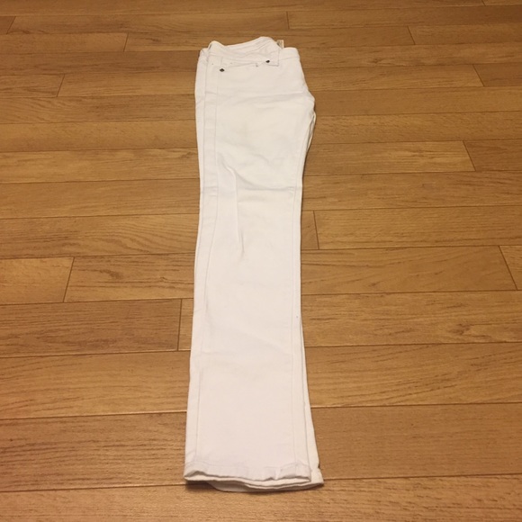 White skinny jeans