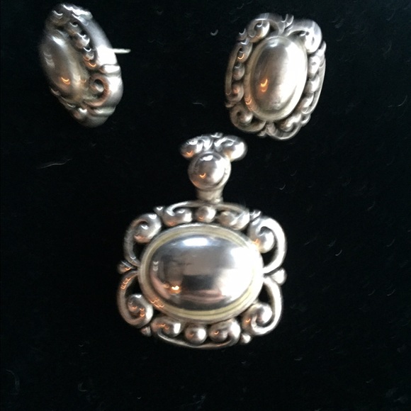 Necklace slide /earrings❤️ lower price ❤️