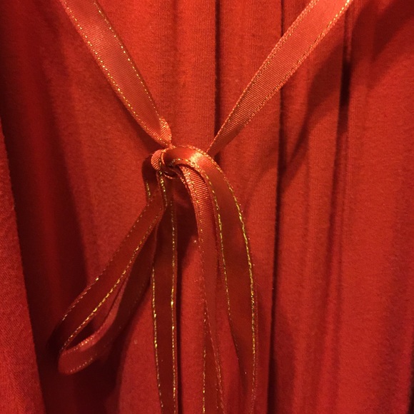 Red  top - Picture 2 of 2