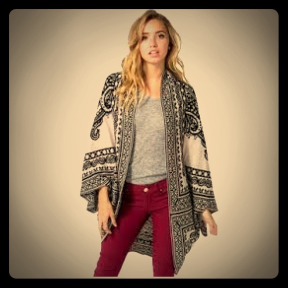 💥REDUCED💥 Blk & Natural Paisley Cacoon Sweater