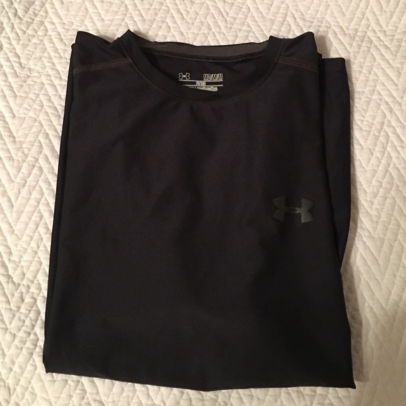 Men's black under armour t shirt
