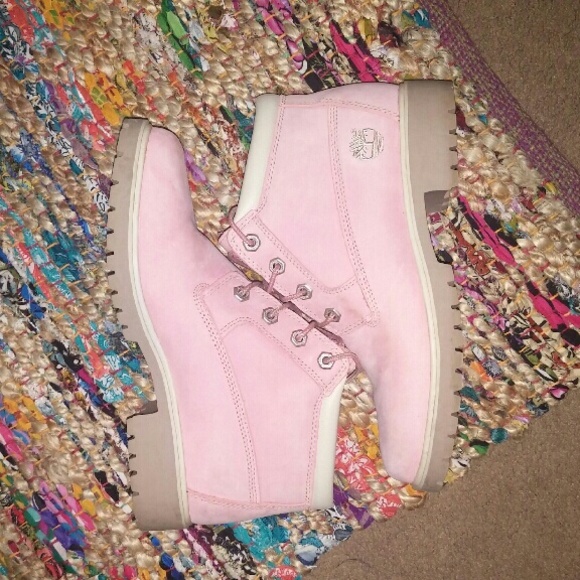 Pink Timberland's size 9