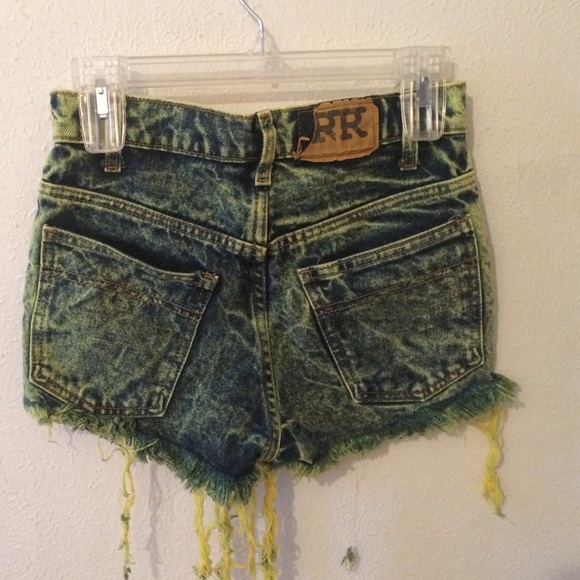 Cute High waisted cut-off shorts!
