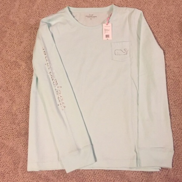 vineyard vines t shirt