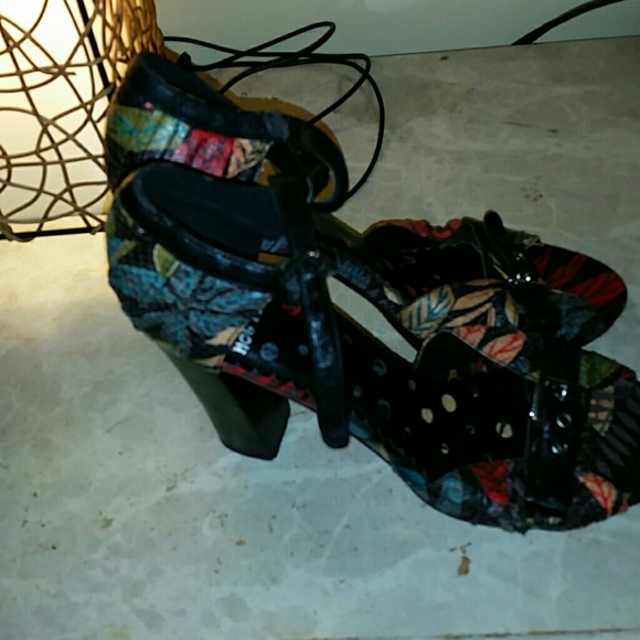 Shoes - Picture 2 of 2