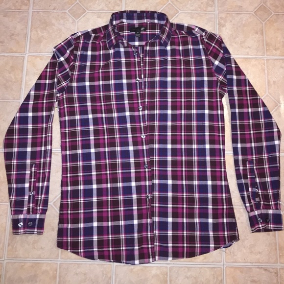 Brand new slim fit J.Ferrar button up tee!