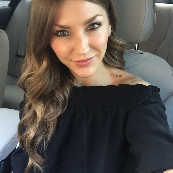 Meet your Posher, Ashlee - Picture 2 of 3