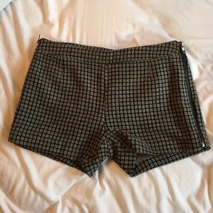 Esley shorts with zippers