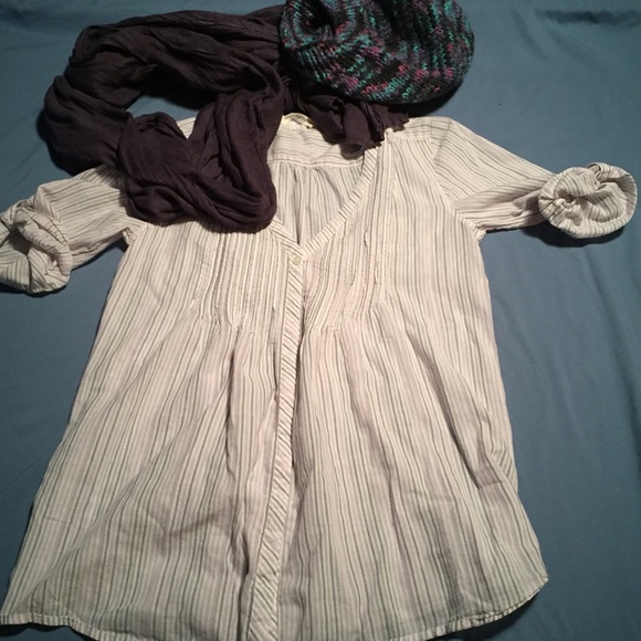 Very versatile AE button up! - Picture 2 of 4