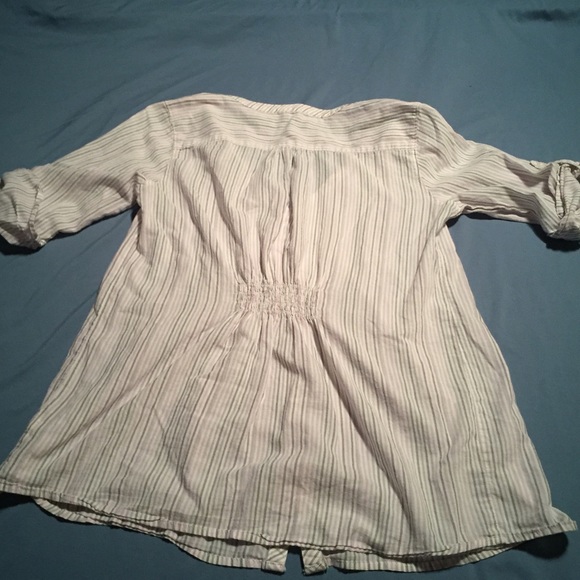 Very versatile AE button up! - Picture 4 of 4