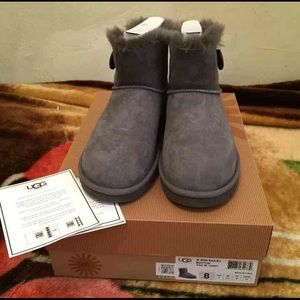 Ugg mini Bailey button size 8
