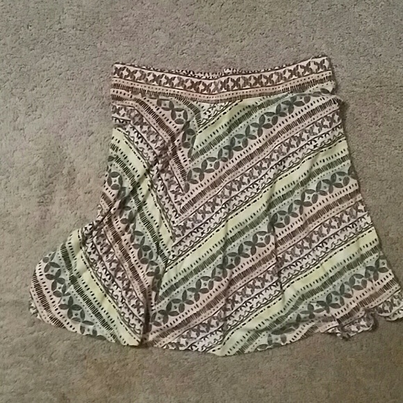 Patterned bright skirt