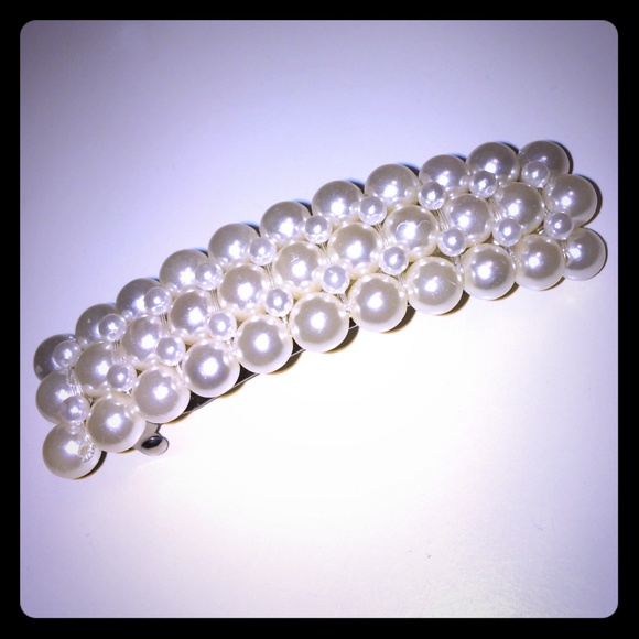 Pearl beaded hair clip