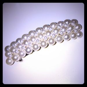 Pearl beaded hair clip