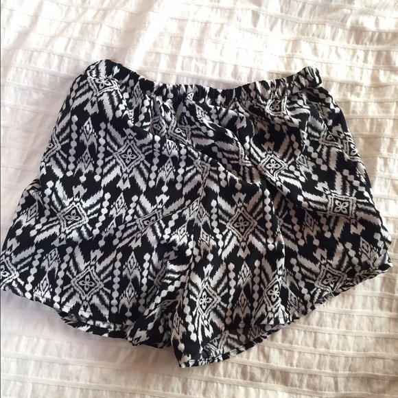 Patterned Flowy Shorts - Picture 1 of 1