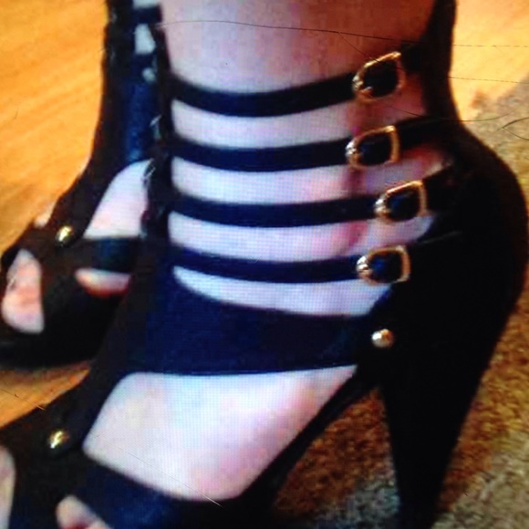 ❌SOLD❌Black Charlotte Russe Heels - Picture 2 of 2