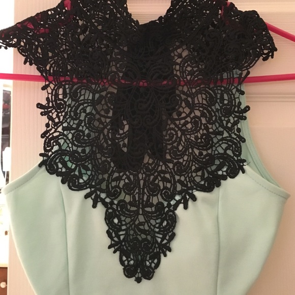 Halter top - Picture 2 of 4