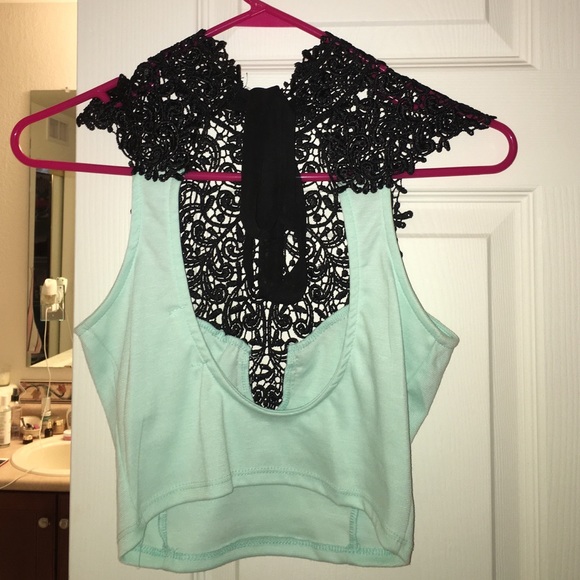 Halter top - Picture 3 of 4